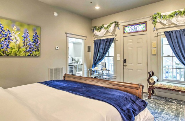 NEW! Chappell Hill Casita w/ Great Outdoor Space!