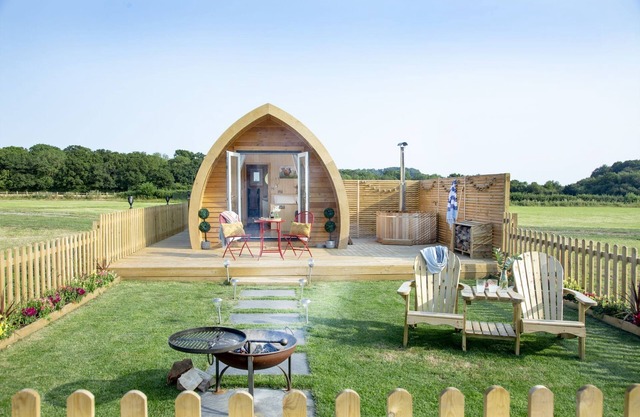 Chapterhouse, Cathedral View - a chalet that sleeps 2 guests in 1 bedroom