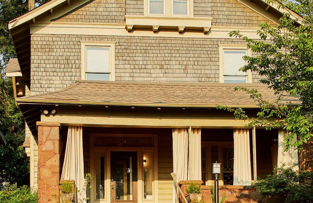 Charles on 11th - Beautifully Restored Historic Southside Home, Walkable, Perfec
