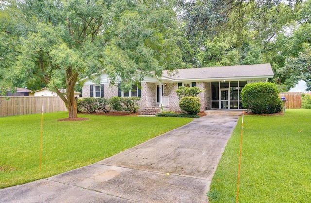 Charleston Vacation Home 6 Mi to Downtown & Beach!
