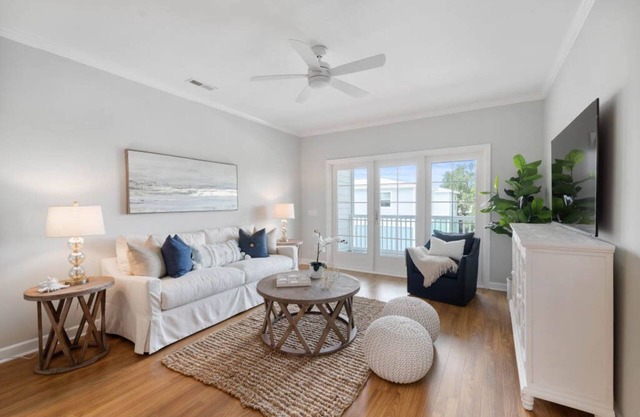 Charleston’s Folly! - King Suite, Pool, Balcony, Walk to Center St!
