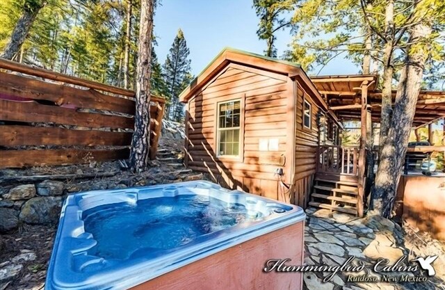 Charlie Cabin: «Les skieurs doivent avoir et Summer est une super escapade» Avec bain à remous.
