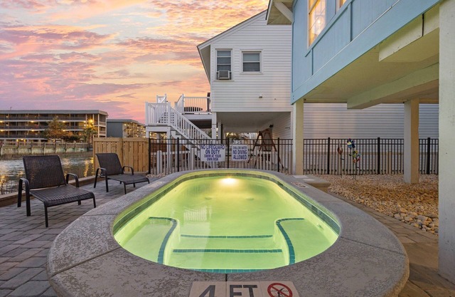 Charlie's Beach Retreat - Fun 4BR w/ Heated Pool