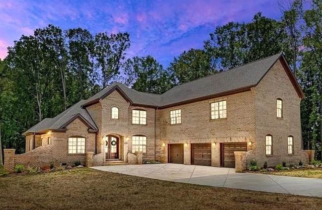 Charlotte Acres Retreat by StayLage
