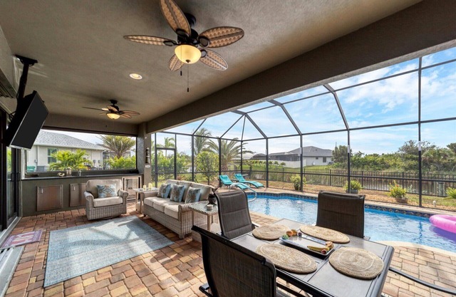 Charlotte County 5882: Relaxing Poolside Retreat