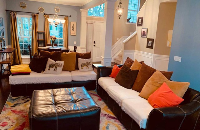 Charlotte Hideaway, 5 minutes from Concord Mills Mall! A retreat away from home.