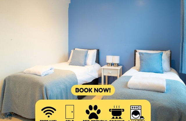 Charlotte House: Central 2BR 2BATH Retreat – Sleeps 6