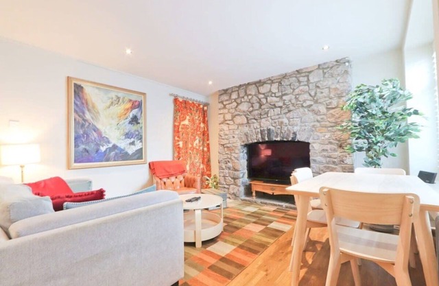 Charlotte's Charming Clifton Flat - Airbristol