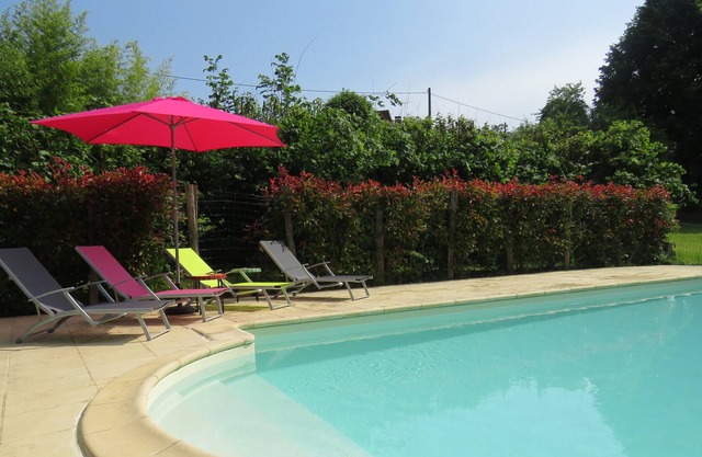 Charmante ferme périgourdine avec piscine privée nichée dans un hameau calme