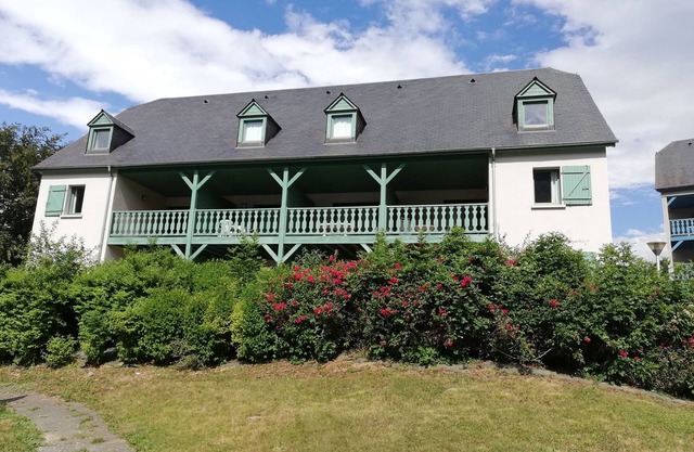 Charmant apt T3 duplex avec piscine et aire de jeux, parking privé