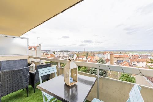 Charmant T2 avec Terrasse - Gare à 100m et parking gratuit