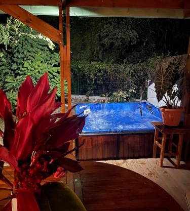 Charmante maison avec Jacuzzi ,proche de ville, endroit zen