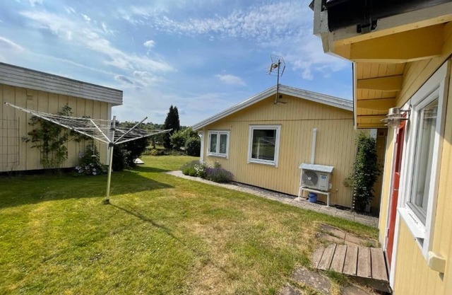 Charmigt Villa bredvid sjön Örlen