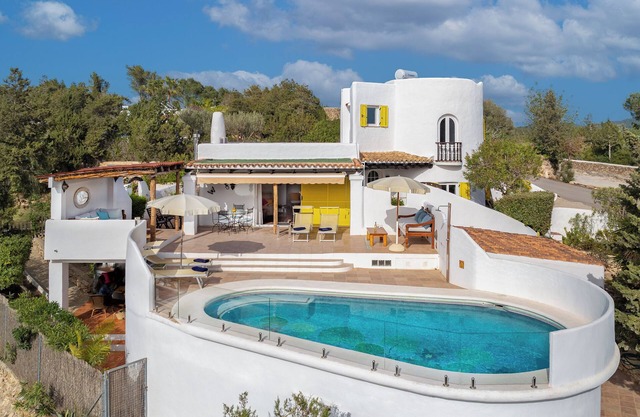 Maison confortable avec piscine privée à seulement 300m de San Jose