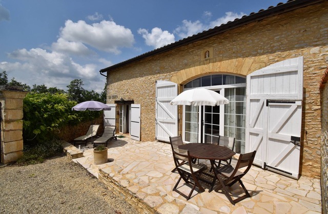 Maison de charme avec piscine chauffée à partager et parc paysager