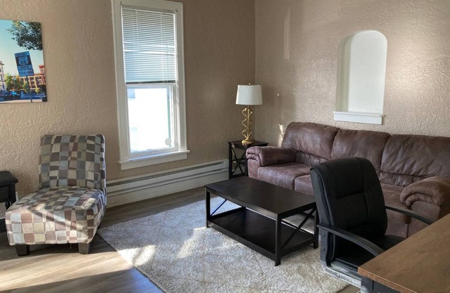 Charming 1 Bed Historic Hideaway - Pet Friendly!