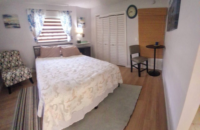 Charming 1-bedroom/1 bath unit with AC, WiFi in welcoming Royal Palm Beach