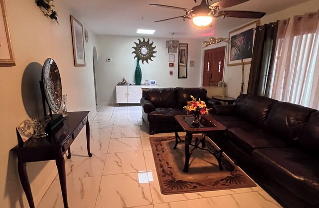 Charming 1-bedroom unit A with WiFi and AC in brilliant Port Charlotte