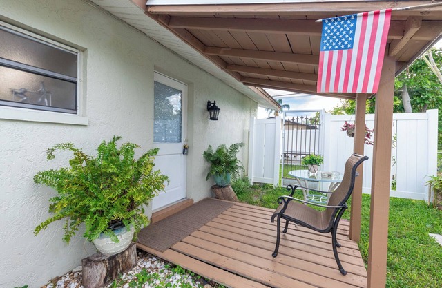 Charming 1-bedroom apartment in delightful Cape Coral with AC