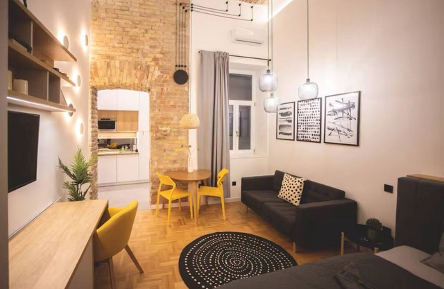 Charming 1-bedroom apartment with AC and WiFi in Budapest