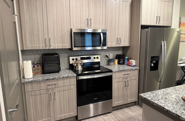 Charming 1-bedroom apartment in terrific Richmond with fitness room, WiFi