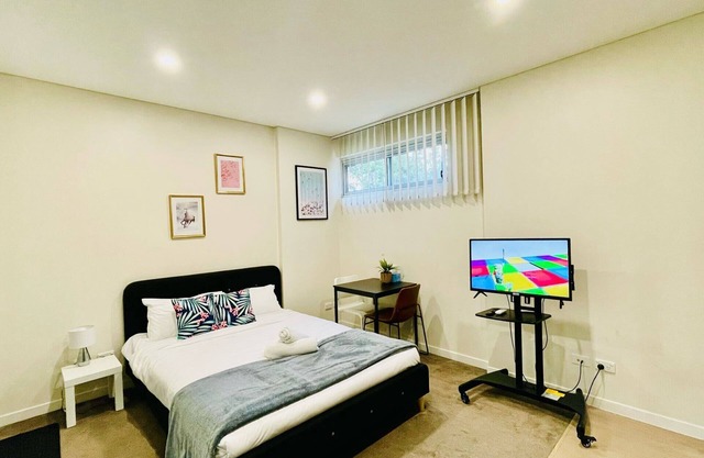 Charming 1-bedroom apartment in brilliant Botany with AC, WiFi