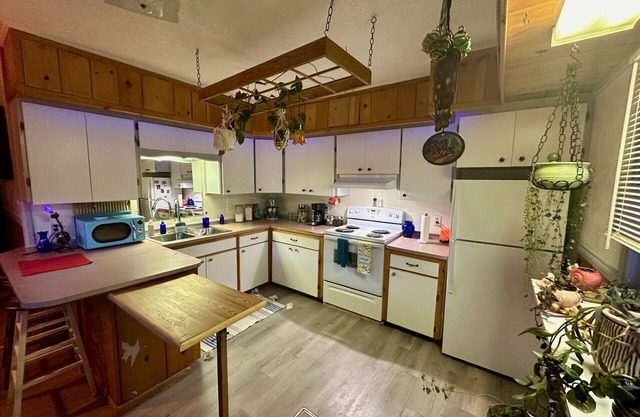 Charming 1 Bedroom Bungalow in Quaint Anaconda - Your Perfect Getaway Awaits!