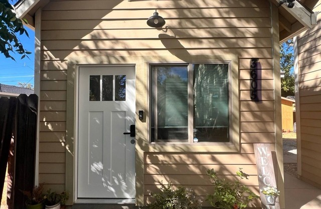 Charming 1-bedroom cottage with AC and WiFi in Sacramento