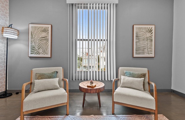 Charming 1-bedroom condo in idyllic Washington~Walk to Waterfront!