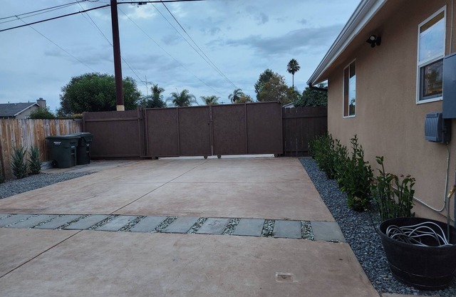 Charming 1-bedroom cottage in Escondido's Historic District with AC and more!