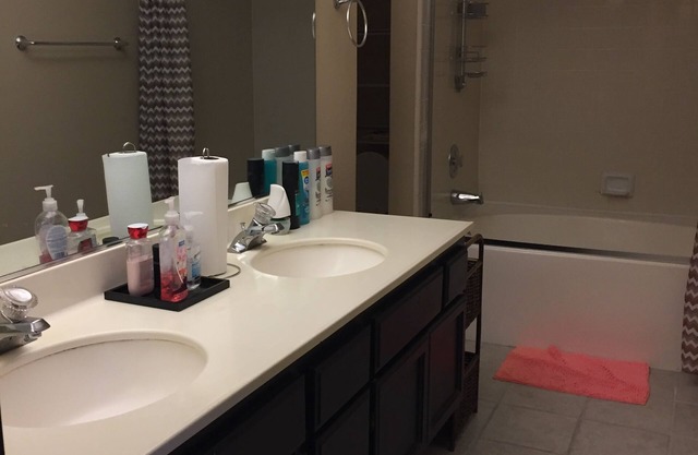 Charming 1-bedroom in the gated community house with AC and WiFi in Palmdale