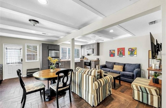 Charming 1-bedroom private guest house in historic neighborhood