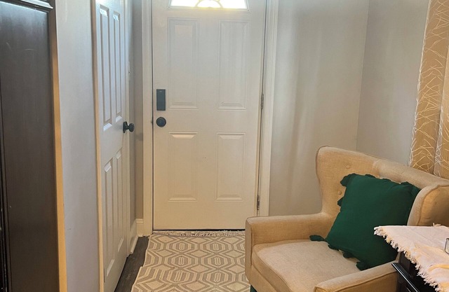 Charming 1-bedroom suite with WiFi and AC in Bon Air