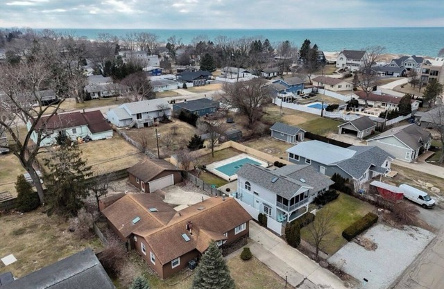 Charming 1-bedroom guest house in adorable New Buffalo with WiFi, AC