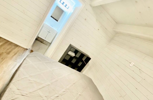 Charming 1-bedroom Perfect for Extended Stays: Hotel Alternative for Workers