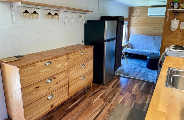 Charming 1-bedroom mini cottage in enjoyable Punta Gorda with WiFi, AC