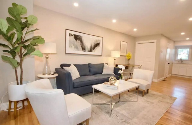 Charming 1 BR private entrance apt commuters dream