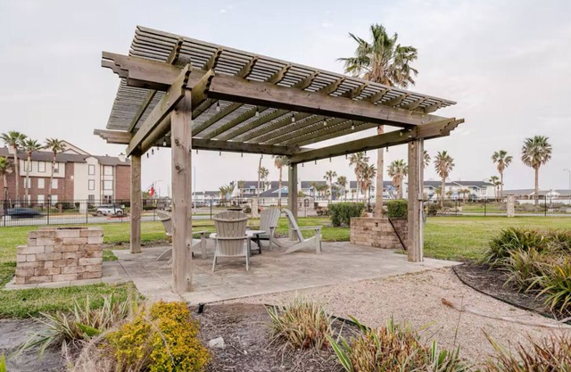 Charming 1 King BD in wonderful Galveston