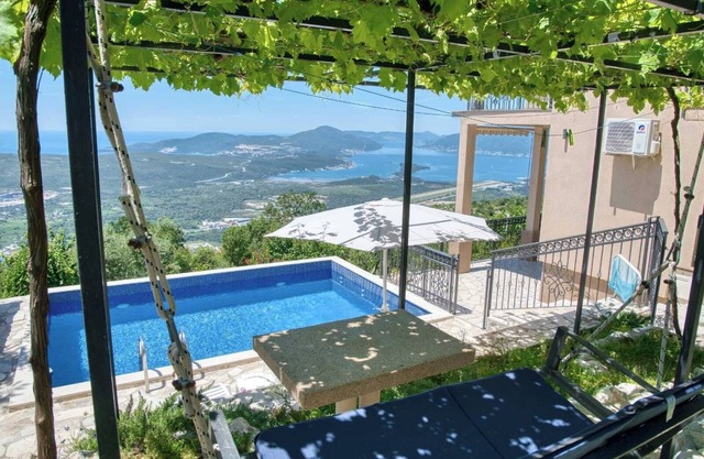 Charming 1-bedroom apartment with AC and WiFi in marvelous Kotor Municipality