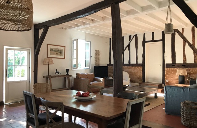 Maison de charme du 17 éme siècle sur 1 ha de terrain à 4 minutes de Bergerac