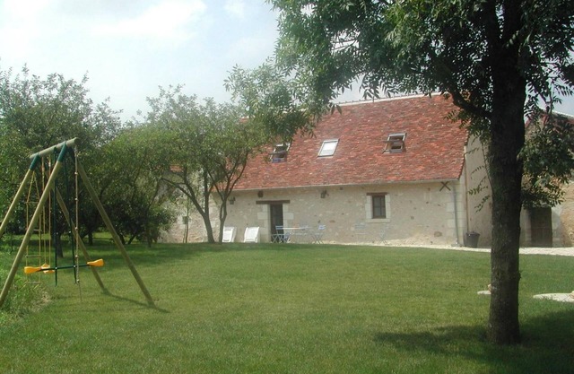 Gîte de charme du XVIIIe avec jardin, proche des châteaux et vignobles de Touraine, équipements inclus