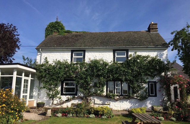 Charme, 18 Cottage siècle aux poutres de chêne avec de grands jardins par une rivière Petit