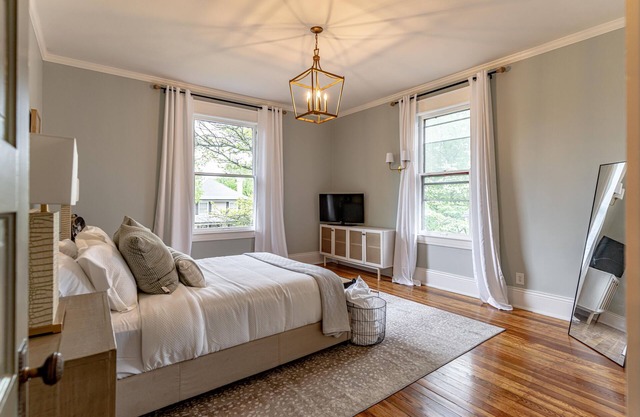Charming 1900’s house close to downtown Shelbyville