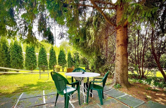 Charming 1940's 2-bedroom Bungalow
