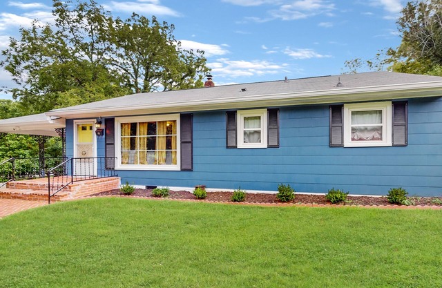 Charming 1950s Cottage in Historic Columbia, TN – Private Retreat Near Downtown