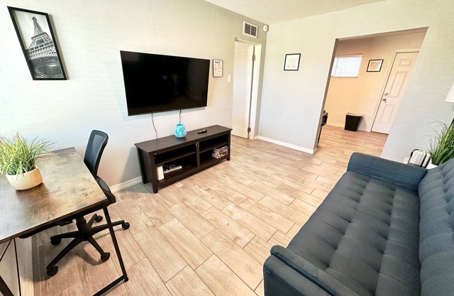 Charming 1BR/1BA Rental - Fully Remodeled & Cozy Unit 2