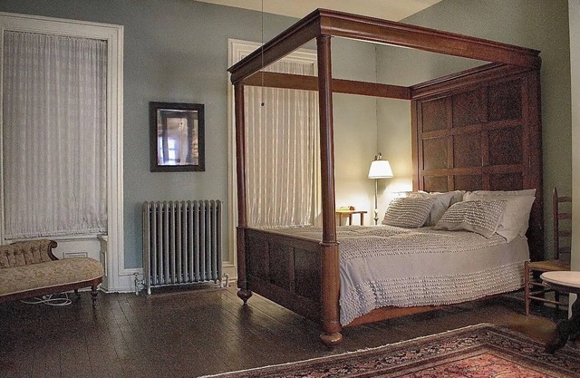 Kate's Room: Charming Room within the City of Shamokin