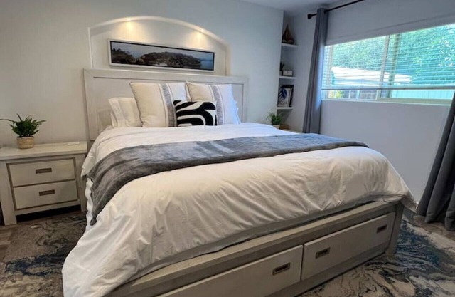 Charming 2 bed 1 bath Private Studio