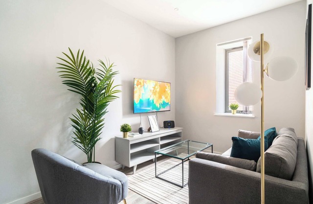 Charming 2 Bed Apartment in Waterloo, Liverpool