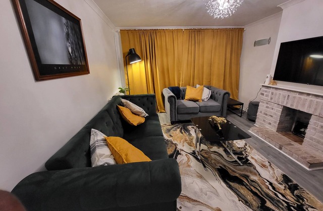 Charming 2-Bed Apartment in Grays